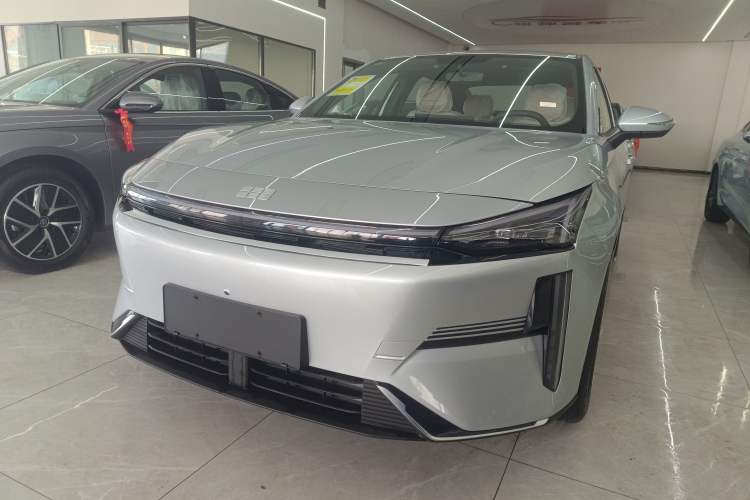 Used Geely Galaxy L6 2025 EM-i 140km Long-Range Version