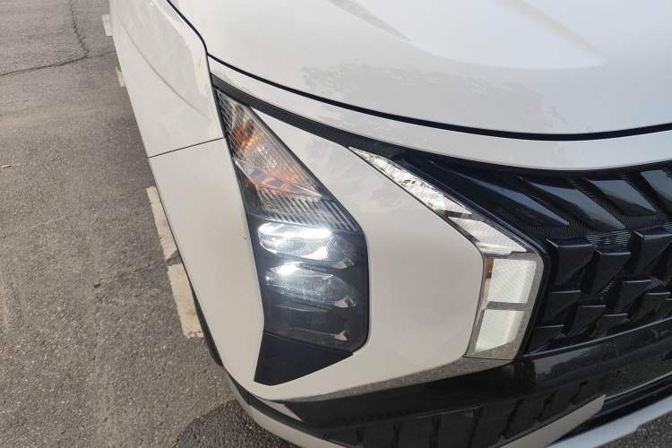 Used Hyundai ix35 2023 Musso 2.0L Deluxe Edition DLX Right Front Headlight