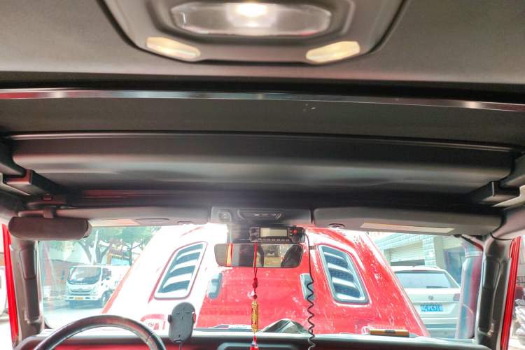 Used Jeep Wrangler 2019 2.0T Sahara Four-Door Electric Convertible China VI Emission Standard
