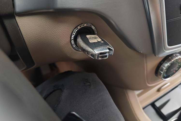 Used Mercedes-Benz M-Class 2015 ML 320 4MATIC Vehicle Key