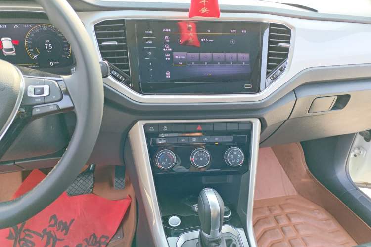 Used Volkswagen T-ROC 2022 280TSI DSG Two-Wheel Drive Elite PLUS Audio And AC Panel