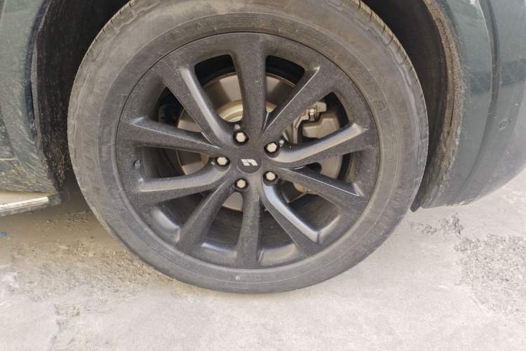 Used Li Auto ONE 2021 Extended-Range 6-Seater Version Right Front Wheel Hub