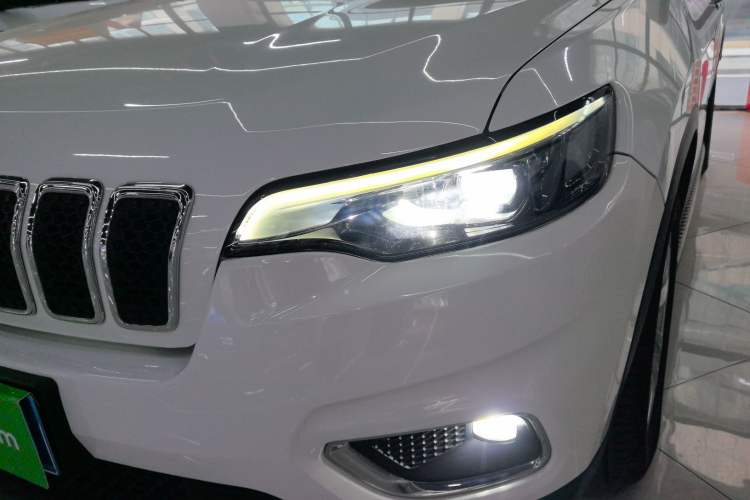 Used Jeep Cherokee 2019 2.0T Two-Wheel Drive Smart Enjoyment Version China V