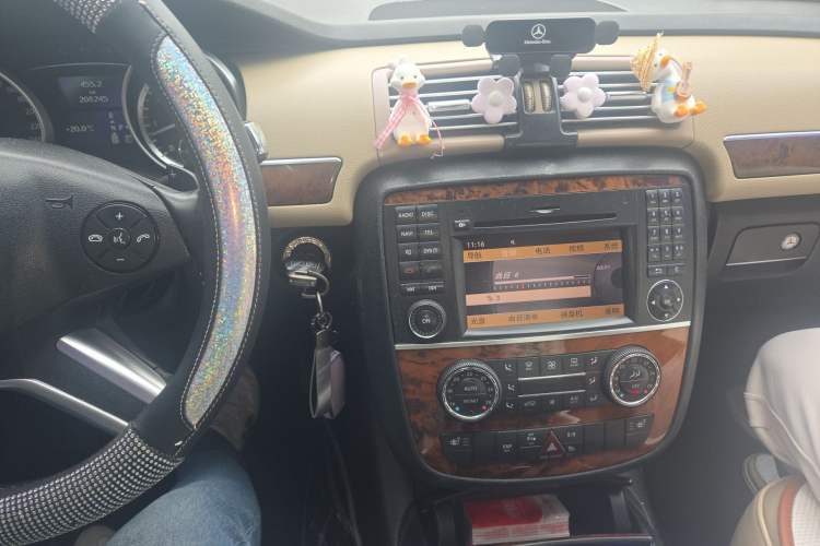 Used Mercedes-Benz R-Class 2010 R 300 L Luxury Model Audio And AC Panel