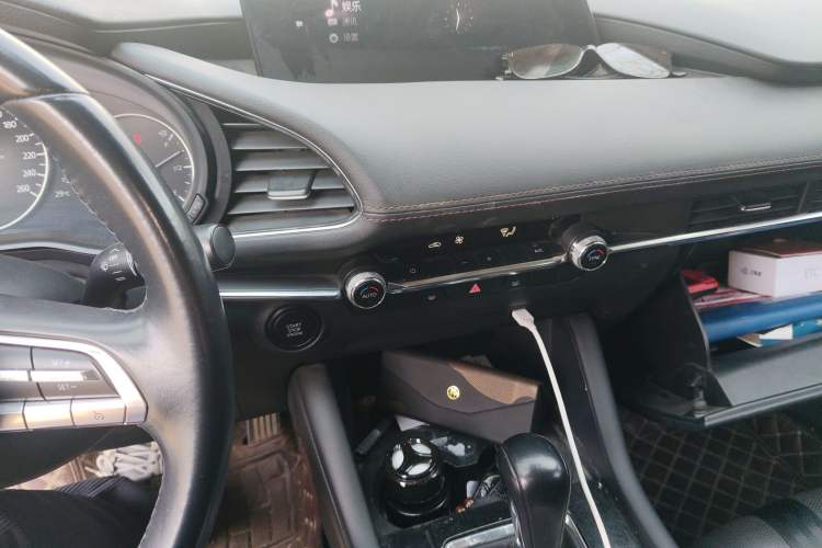 Used Mazda 3 Axela 2020 2.0L Automatic Zhiya Edition Audio And AC Panel