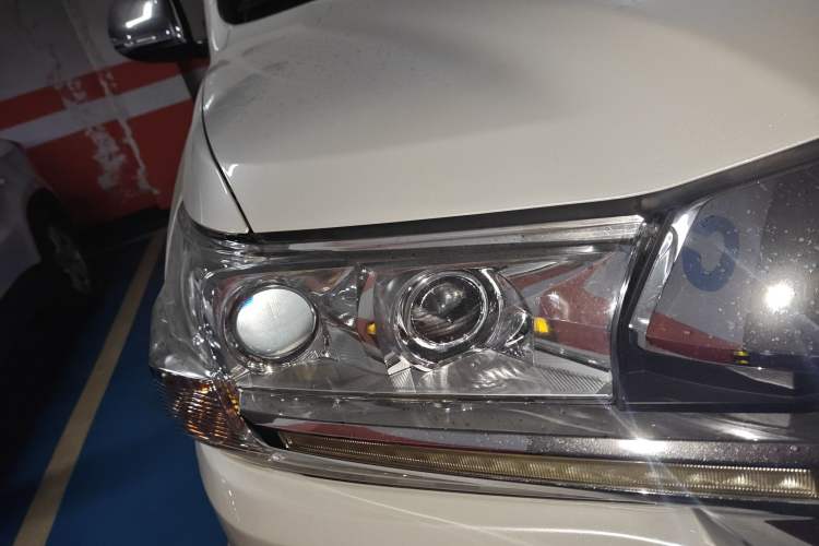 Used Toyota Land Cruiser 2020 5.7L VX-R Genuine Leather 8 Airbags Trailer Hitch Spare Tire Sunroof – Middle East Specifications
