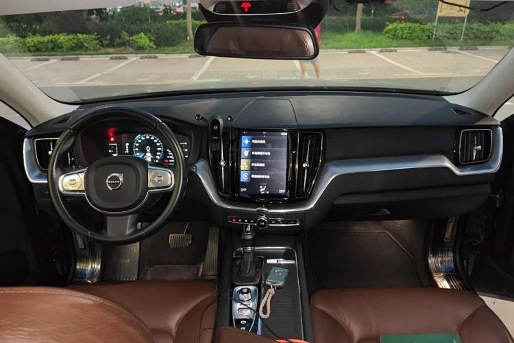 Used Volvo XC60 2019 T5 4x4 Smart Edition China VI Standard Center Console