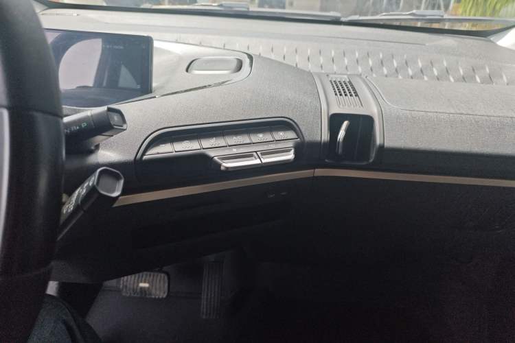 Used Baojun KiWi EV 2022 Artist Lite Edition Lithium Iron Phosphate Audio And AC Panel