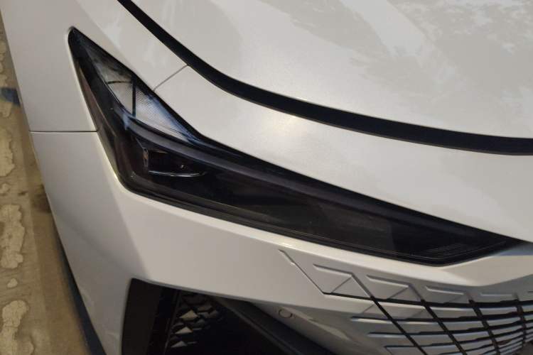 Used CHANGAN UNI-V 2023 1.5T Prestige Model Right Front Headlight