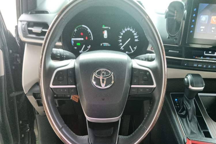 Used Toyota SIENNA 2021 2.5L Hybrid Luxury Edition Steering Wheel