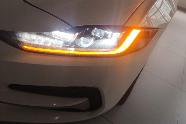 Used Jaguar XEL 2020 2.0T 200 PS S Advanced Elegance Edition Left Front Headlight