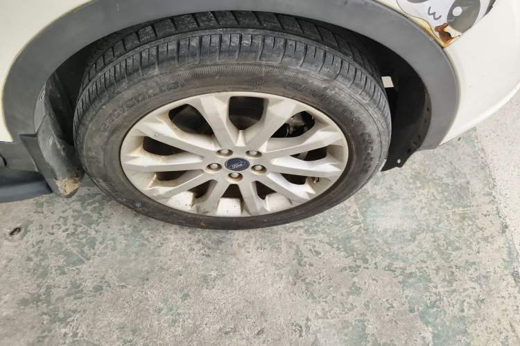Used Ford Kuga 2013 1.6L GTDi 4x4 Elite Model Right Front Wheel Hub