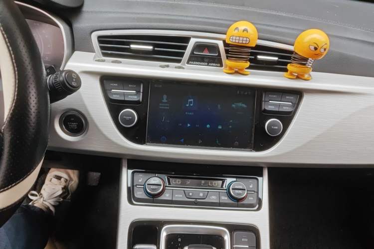 Used Geely Auto Emgrand X7 Sport 2020 1.8TD DCT Two-Wheel Drive Smart Connect 4G-Enabled Version
