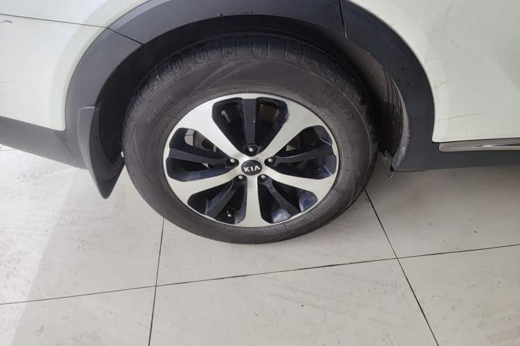 Used Kia Sorento 2015 Sorento L 2.4L Gasoline 4WD Elite Edition 5 Seats China IV Standard
