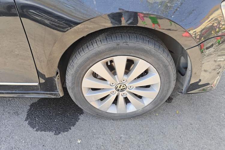 Used Volkswagen Sagitar 2018 1.6L Automatic Comfort Model Right Front Wheel Hub