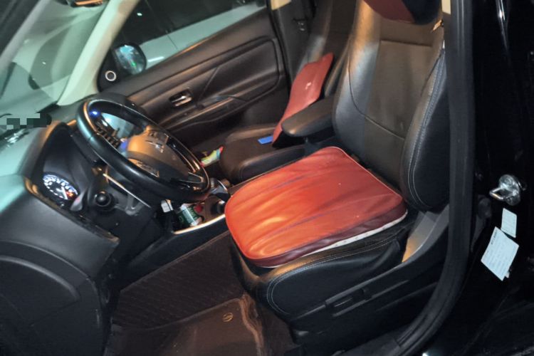 Used Mitsubishi Outlander 2018 2.4L 4x4 Elite Edition 5 Seats Left Front Seat