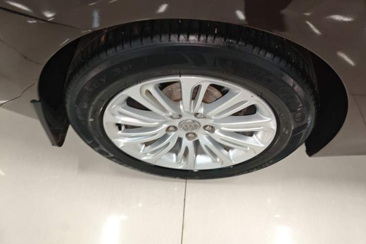 Used Buick LaCrosse 2016 20T Elite Edition Right Rear Wheel Hub