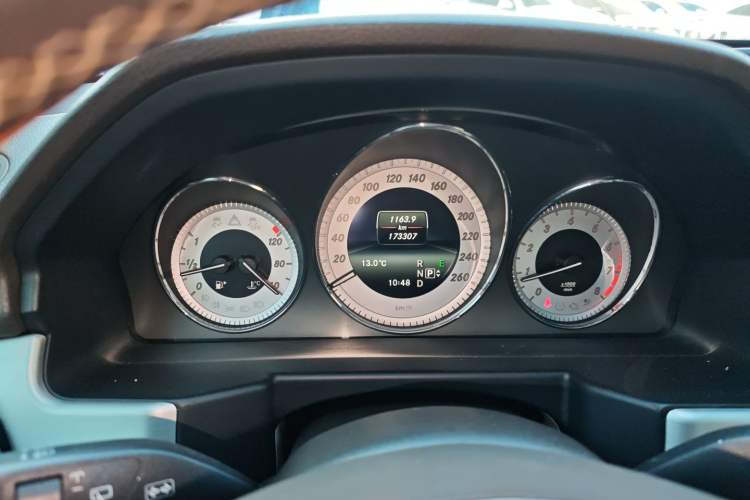 Used Mercedes-Benz GLK-Class 2013 GLK 300 4MATIC Dynamic Sunroof Model