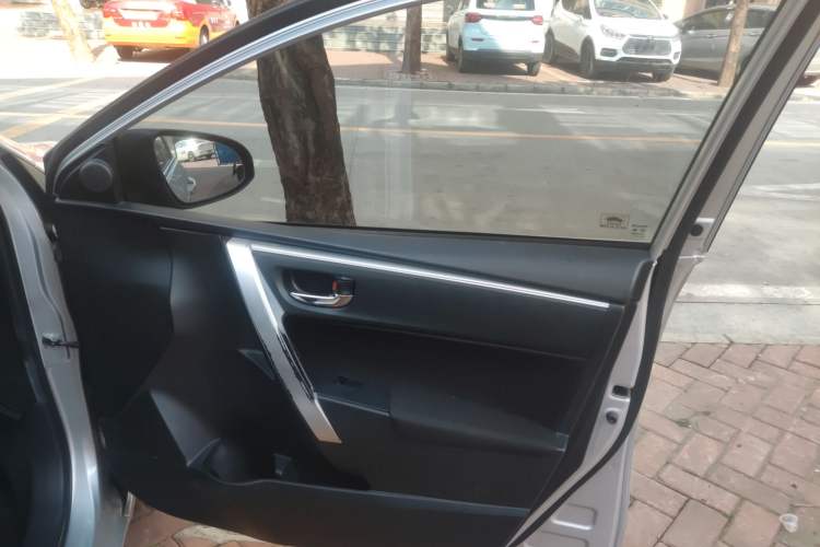 Used Toyota Corolla Hybrid E+ 2019 1.8L E-CVT Leading Edition Interior 2