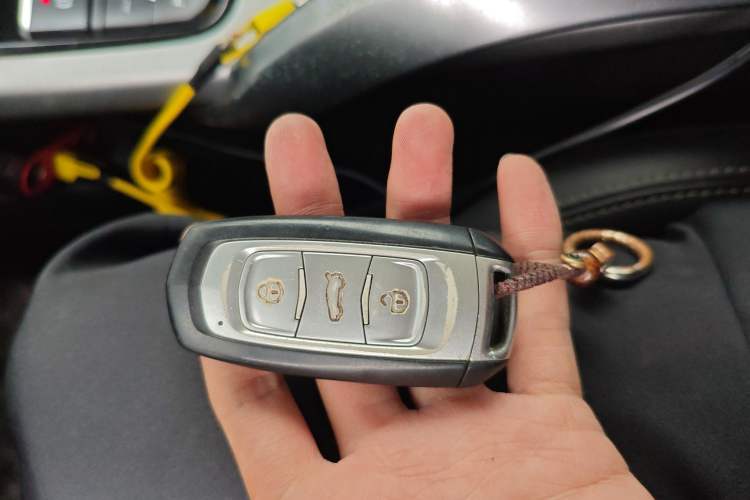 Used Geely Auto Emgrand X7 Sport 2016 2.0L Manual ZhiShang Version
