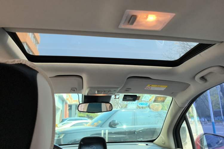 Used Buick Encore 2015 1.4T Automatic Two-Wheel Drive Urban Elite Version Headliner