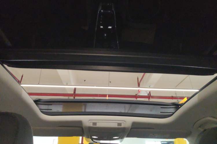 Used Volkswagen T-ROC 2020 280TSI DSG Two-Wheel-Drive Elite Version
