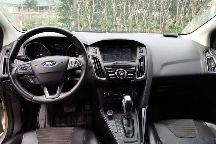 Used Ford Focus 2015 Sedan EcoBoost 125 Automatic Supreme Style Edition