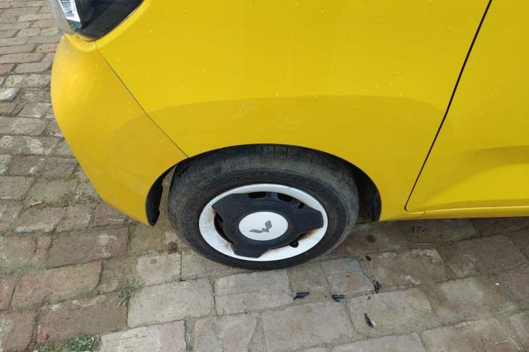 Used Wuling Hongguang MINIEV 2021 Macaron Fashion Edition Lithium-Ion Battery Left Front Wheel Hub