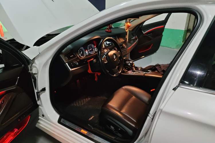 Used BMW 5 Series 2014 525Li Luxury Design Package
