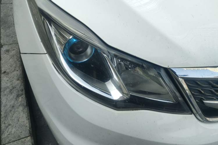 Used CHANGAN KAICHENG Oushang A600 2016 1.5L Manual Luxury 7-Seater Right Front Headlight