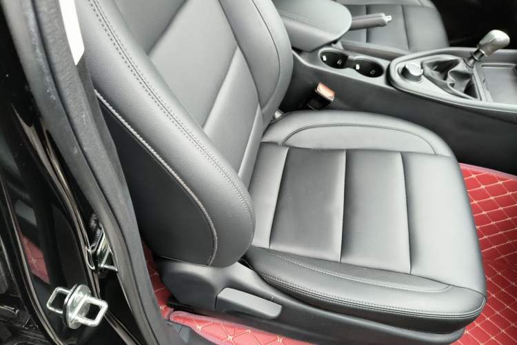 Used Great Wall Poer 2023 2.0T Commercial Version Manual Diesel 4x4 Elite Long-Box GW4D20M Right Front Seat