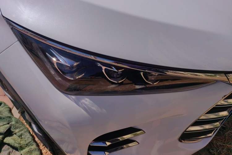 Used BYD Tang New Energy 2018 DM 2.0T All-Wheel Drive Smart Connect Genesis Edition 7 Seats China V Emission Standard Right Front Headlight