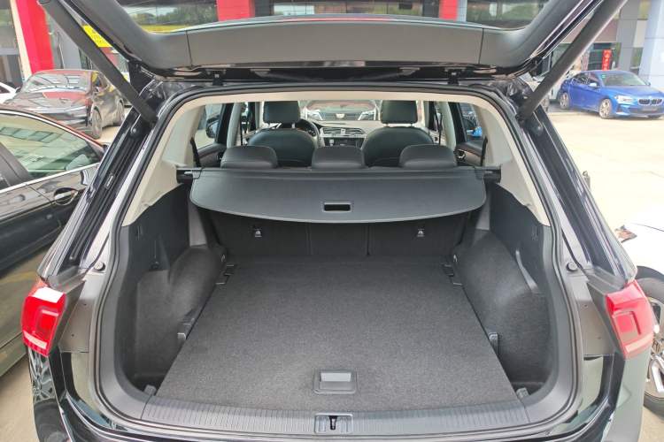 Used Volkswagen Tiguan L 2019 330TSI Automatic Two-Wheel Drive Smart Luxury Version China VI Standard Trunk