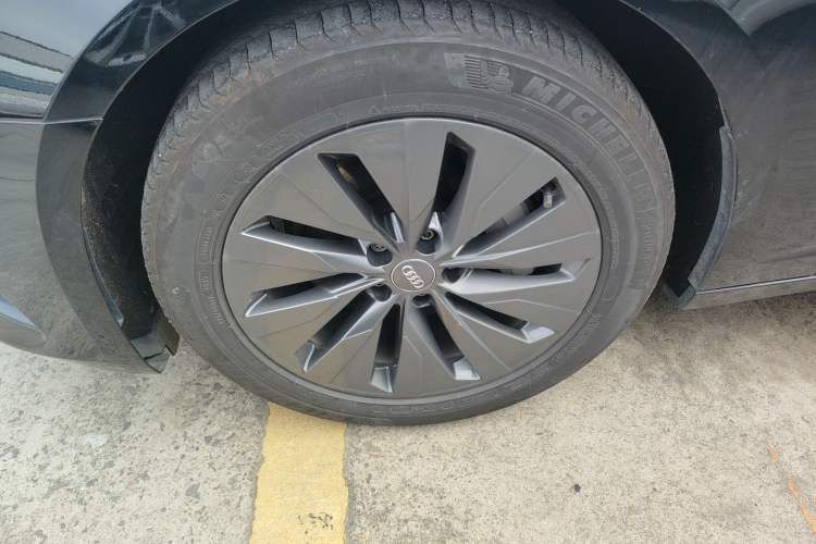 Used Audi A6L 2021 45 TFSI Prestige Elegant Edition Left Front Wheel Hub