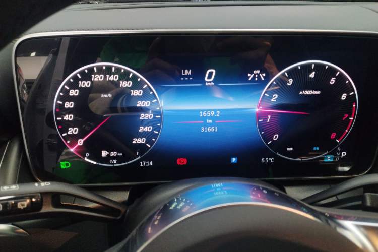 Used Mercedes-Benz GLC 2023 Facelift GLC 260 L 4MATIC Dynamic Version 5 Seats
