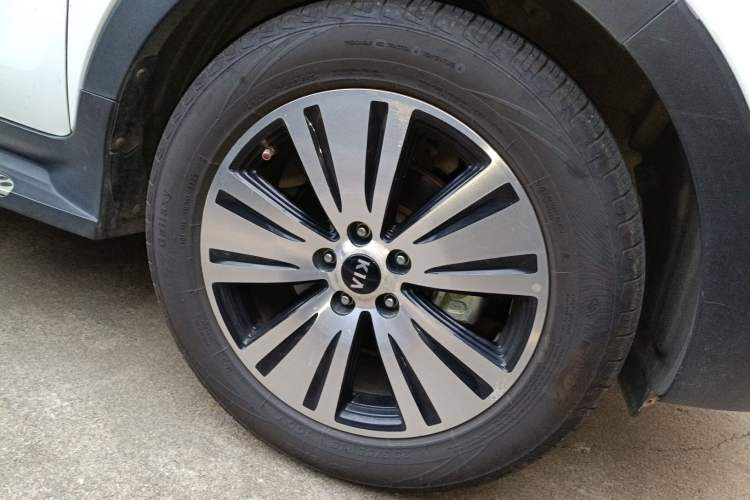 Used Kia Sportage R 2015 2.0L Automatic Two-Wheel Drive DLX Model Right Front Wheel Hub