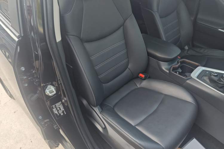 Used Toyota RAV4 2021 Dual-Engine 2.5L E-CVT Four-Wheel Drive Elite PLUS Edition Right Front Seat