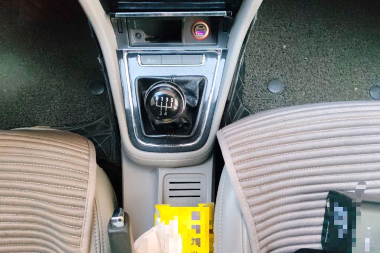 Used Volkswagen Bora 2013 1.6L Manual Fashion Edition Gear Lever