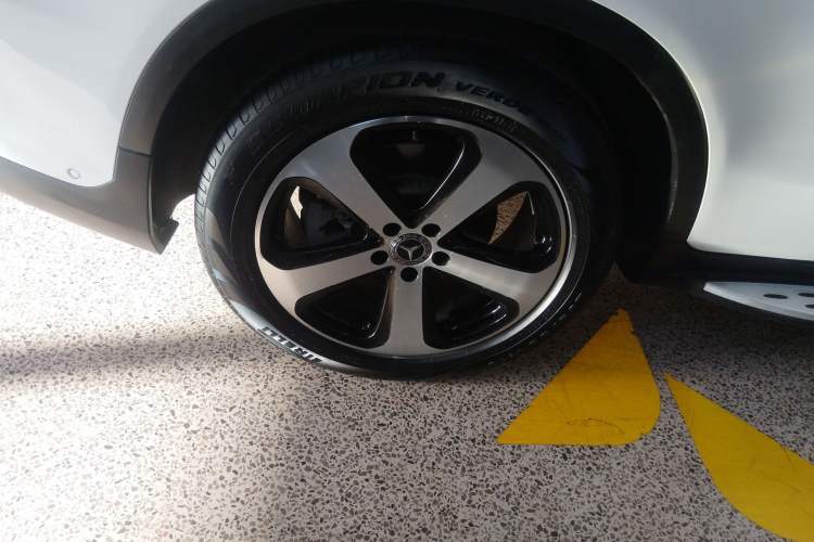 Used Mercedes-Benz GLC 2019 Facelift GLC 260 L 4MATIC Luxury Model Exterior 5