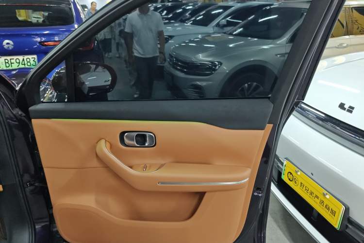 Used Leapmotor C16 2024 Range-Extended 200 LiDAR Edition Interior 5