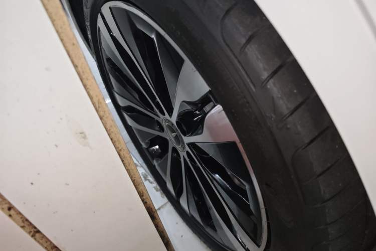 Used Mercedes-Benz C-Class New Energy 2023 Second Facelift C 350 eL Right Rear Wheel Hub