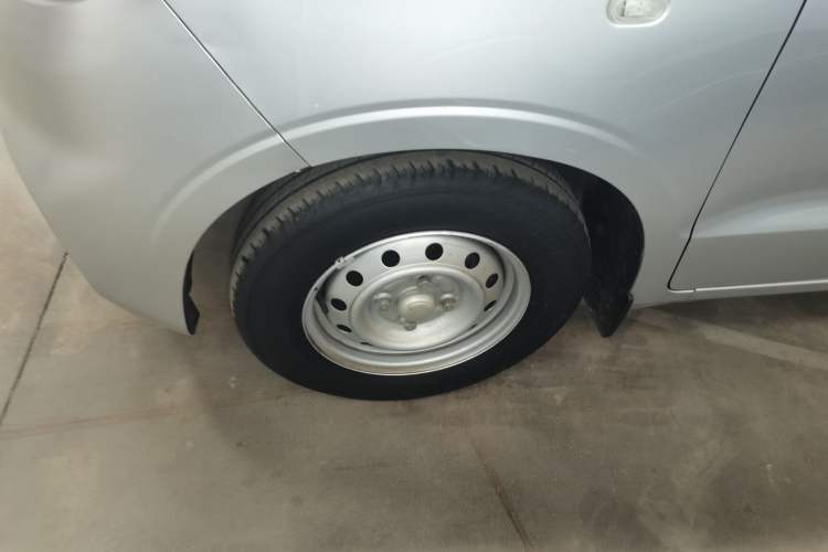 Used Wuling Hongguang V 2022 1.5L Jingqu Edition Enclosed-Window Vehicle with Hydraulic Power Steering LAR
