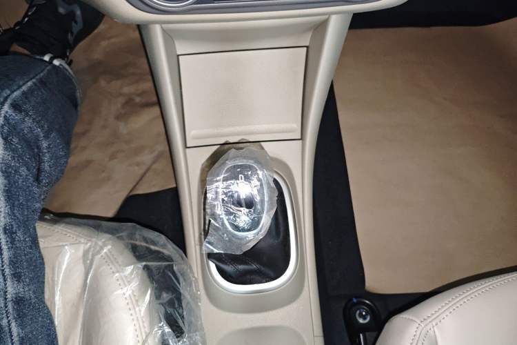 Used Dongfeng Junfeng E11K 2021 60.43 kWh Battery-Swap Version Gear Lever