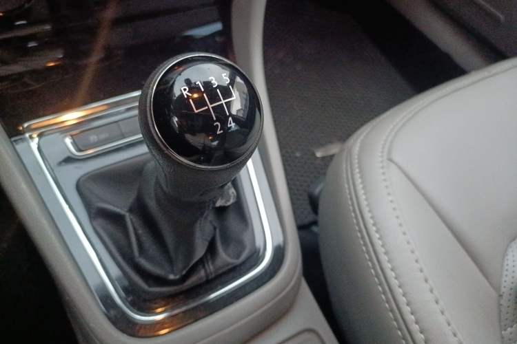 Used Volkswagen Bora 2014 1.6L Manual Fashion Edition