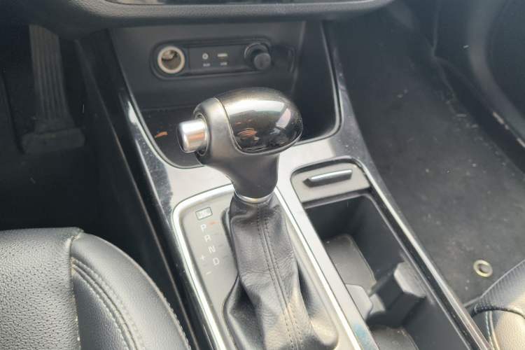 Used Kia K4 2014 1.8L Automatic LUX Gear Lever