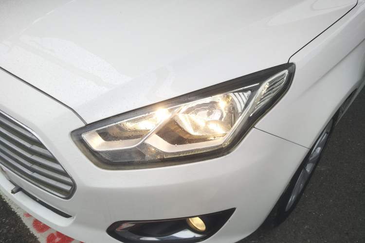 Used Ford Escort 2015 1.5L Manual Fashion Edition
