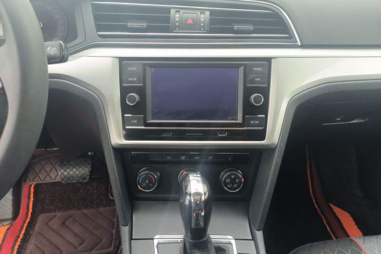 Used Volkswagen Lamando 2019 230TSI DSG Fashion Edition China VI