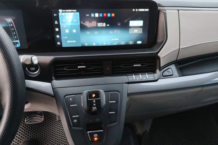 Used Ford Transit T8 2024 T8 2.3T Diesel Automatic Short Wheelbase Mid-Height 6-Seater Fully Equipped Model 3/3