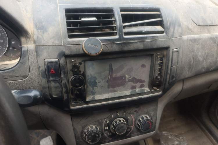 Used BAIC Weiwang M20 2014 1.5L Standard Version BJ415B Audio And AC Panel
