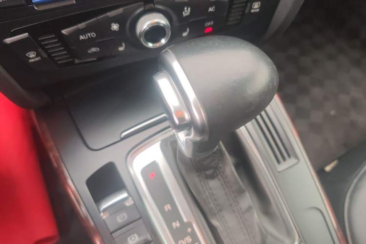 Used Audi A4L 2013 35 TFSI Automatic Standard Model Gear Lever